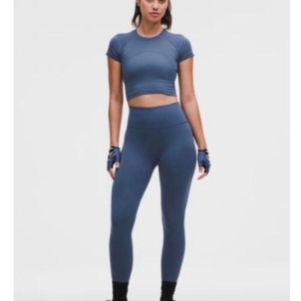 Lululemon Women's Navy and Blue Leggings